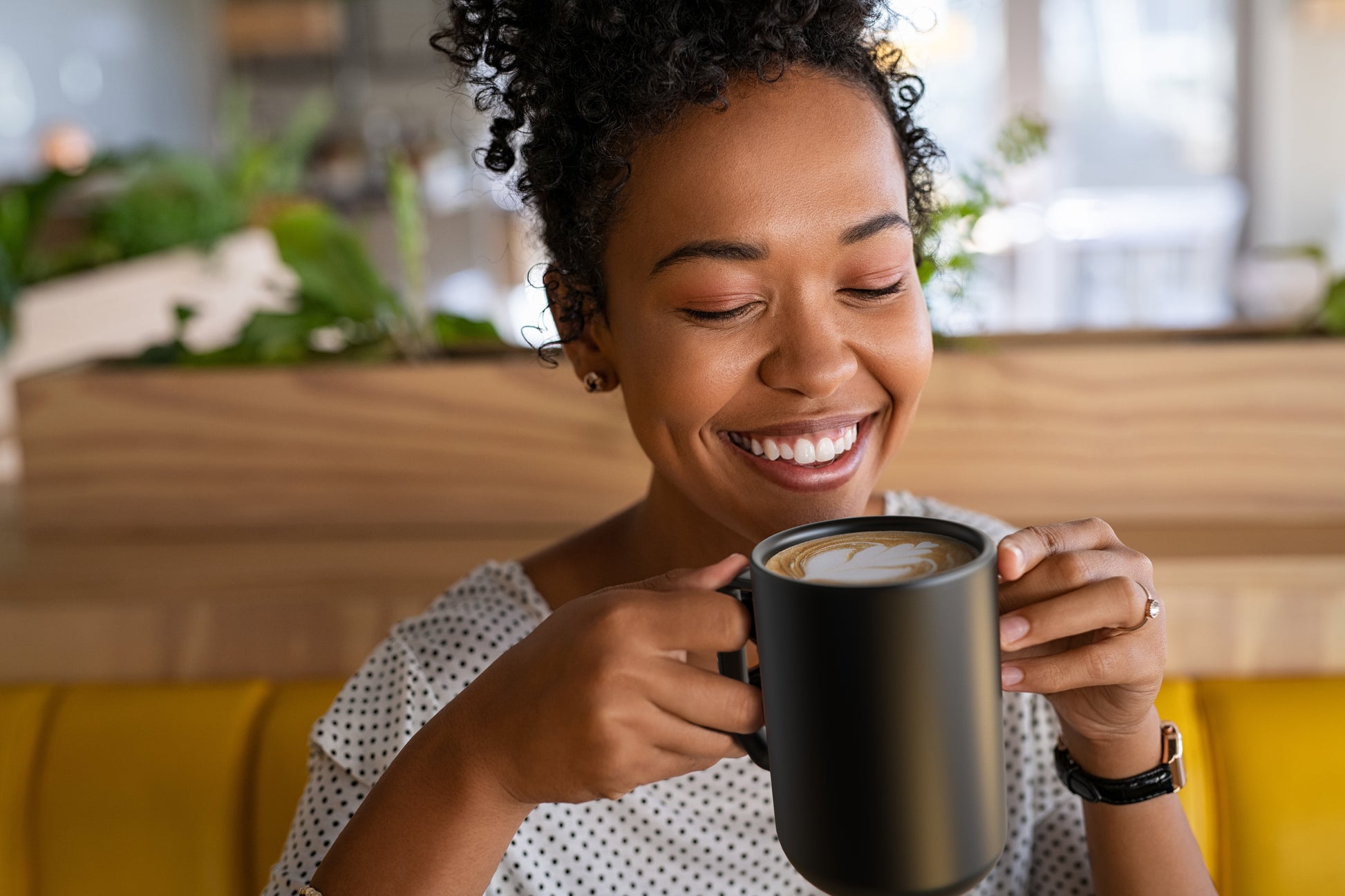 "☕️ Freshly grind your coffee beans with a simple touch! Stainless steel blades for the perfect grind every time. #CoffeeLovers"